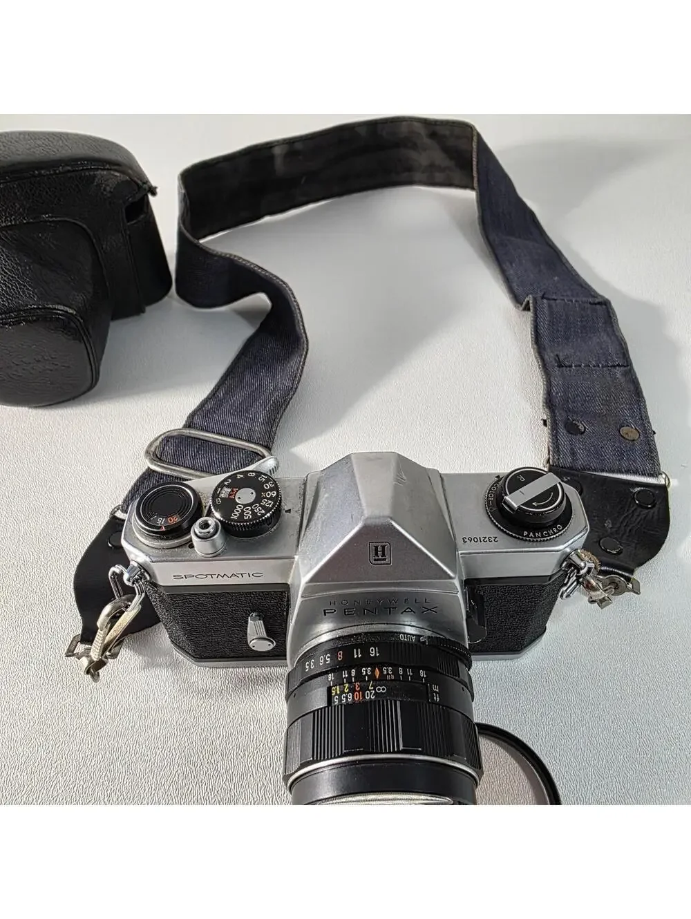 Pentax Spotmatic 35mm SLR with Super Takumar 28mm f/3.5 Lens Clean Works